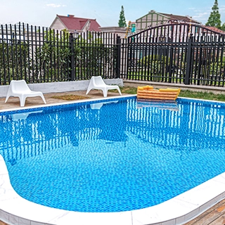 Cómo utilizar una bomba de sumidero para drenar una piscina